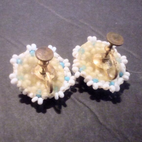 Vintage White and Blue Seed Bead Cluster Screw Back Earrings - Picture 3 of 3